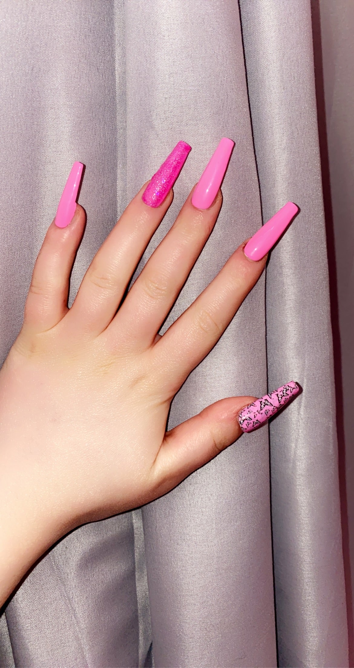 Plumarius Pink Nails