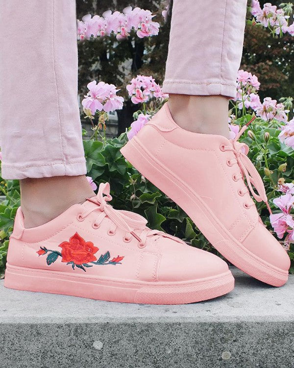 Fashion Lace-up Floral Applique Low Top Sneakers