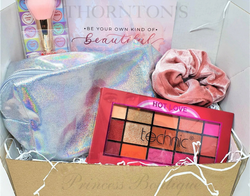 GlamourGlow Deluxe Beauty Box