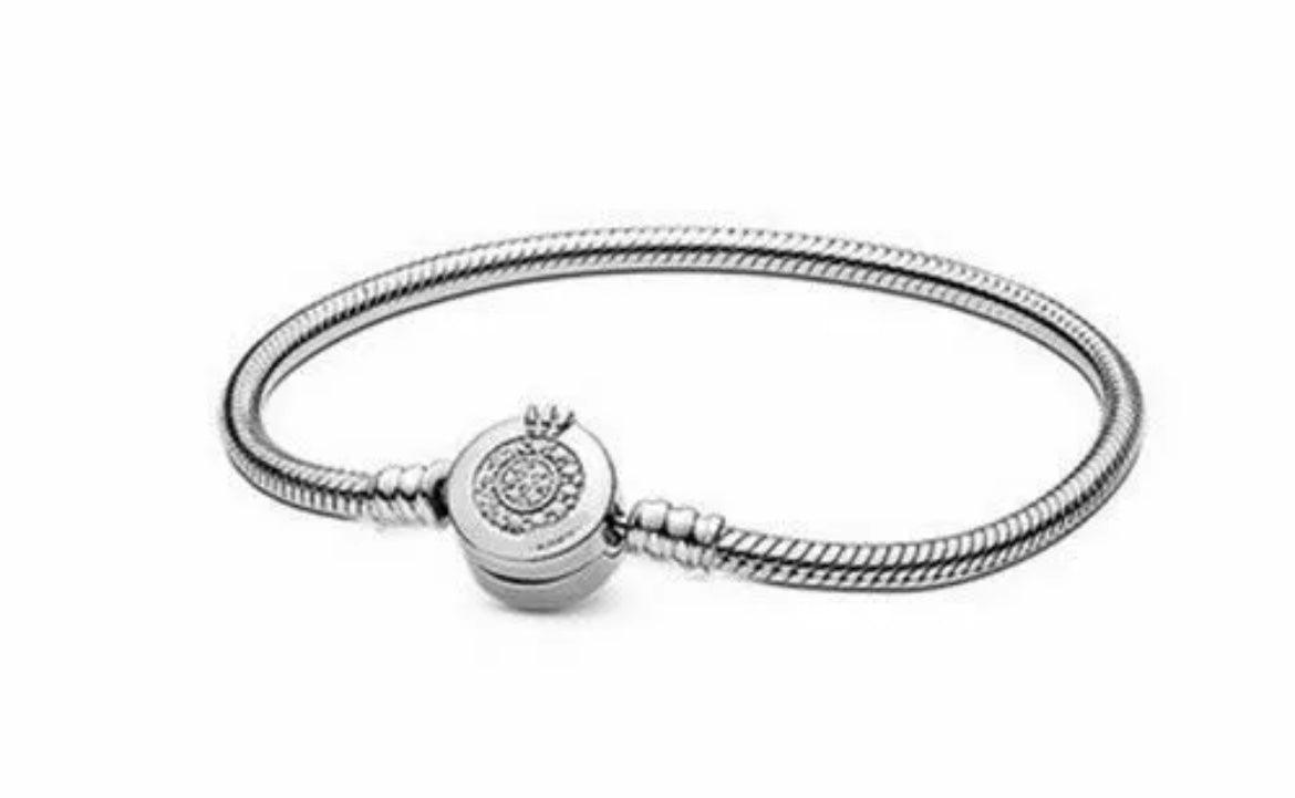 Snake Chain Circle Clasp Bracelet