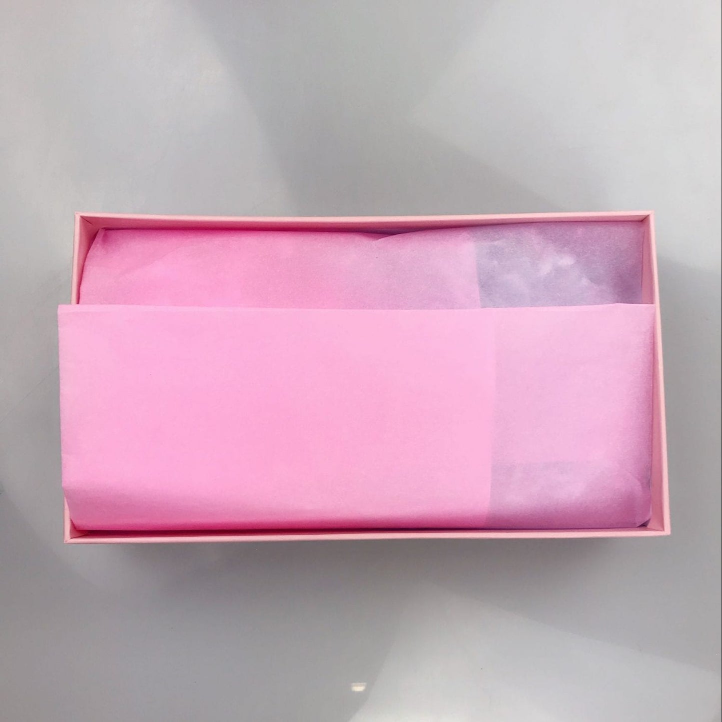 Glowii Gift Box with Shredded Tissue Paper – Medium